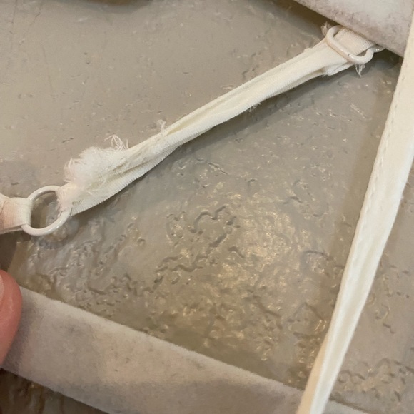 🔴SOLD🔴 Express • cream tank top - Picture 5 of 6